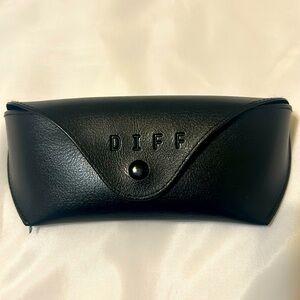 DIFF Eyeglass Case w/glass fabric cleaner